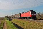 Am 31.10.2014 fuhr bei Hügelheim die 185 119-5 mit einem H-Wagenzug in Richtung Norden.