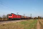 Ebenfalls mit einem gemischten Güterzug unterwegs in Richtung Schweiz am 31.10.2014, die 185 111-2 bei Hügelheim.