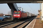 Am 13.03.2015 fuhr die Mannheimer 185 053-6 mit einem DB Schenker-KLV durch den Orschweierer Bahnhof gen Freiburg.