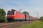 185 115-3 am 12.05.2015 mit einem gemischten Güterzug nach Mannheim RBf bei Hügelheim und fuhr gen Freiburg.