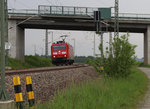 185 182-3 ist Lz aus Richtung Hof kommend im Vogtland unterwegs.
