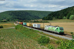 185 389-4  CO2-frei auf der Schiene  mit einem Containerzug bei Harrbach Richtung Würzburg, 23.07.2015