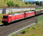 DB Cargo 185 358-9 und 185 xxx-x am 18.08.16 bei Neuhof (Kreis Fulda) auf der KBS615