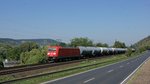 Ein unbekannter Güterzug mit 185 264 an der Spitze war am 26.08.2016 kurz vor Veitshöchheim im Maintal unterwegs.