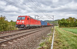 185 310-0 ist am 13.10.16 mit einen Containerzug bei Himmelstadt in Richtung Süden unterwegs.