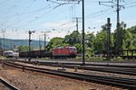 Durchfahrt am 14.06.2015 von 185 034-0 mit einem gemischten Güterzug in Koblenz Lützel in Richtung rechter Rheinstrecke.