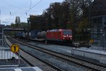 Mit einem KLV am Haken kommt die 185 163-3 durch Krefeld Oppum in Richtung Krefeld Hbf gefahren.
