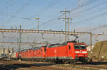 Vierfach Traktion, mit den DB Loks 185 129-4, 185 097-3, 185 095-7 und 185 137-7, durchfahren den Bahnhof Pratteln.