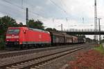 Mit einem kurzem gemischten Güterzug (6 Waggons) nach Mannheim Rbf fuhr am 18.08.2015 die 185 043-7 durch Müllheim (Baden) in Richtung Norden.