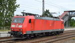 DB Cargo AG [D] mit  185 032-0  [NVR-Nummer: 91 80 6185 032-0 D-DB] am 28.07.21 Durchfahrt Bf.