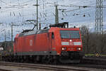 DB Lok 185 137-7 durchfährt den badischen Bahnhof. Die Aufnahme stammt vom 06.02.2022.