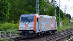 Havelländische Eisenbahn AG, Berlin-Spandau [D] mit  185 583-2  [NVR:  91 80 6185 583-2 D-HVLE ] am 12.05.22 Berlin Buch.