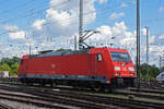 DB Lok 185 264-9 durchfährt solo den badischen Bahnhof. Die Aufnahme stammt vom 29.06.2022.