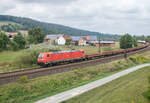 185 236-7 ist am 31.08.2022 mit einem gemischten Güterzug in Hermannspiegel zu sehen