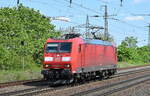 DB Cargo AG [D] mit ihrer  185 079-1  [NVR-Nummer: 91 80 6185 079-1 D-DB] am 10.05.23 Durchfahrt Bahnhof Saarmund.