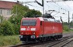 DB Cargo AG, Mainz mit ihrer  185 166-6  (NVR:  91 80 6185 166-6 D-DB ) bei einer Testfahrt am Bahnhof Dessau Hbf., 25.05.23