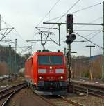 Die 185 166-6 (eine Bombardier TRAXX F140 AC 1) der DB Schenker Rail zieht am 19.01.2013 einen Kesselwagenzug durch den Bahnhof Betzdorf Sieg in Richtung Siegen.