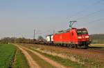DB 185 081 befindet sich mit einem gemischten Güterzug am 24.04.15 zwischen Vehrte und Belm auf der Fahrt in Richtung Osnabrück.