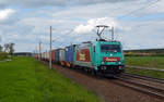 185 612 der Emons schleppte am 29.04.17 einen Containerzug durch Rodleben Richtung Roßlau.