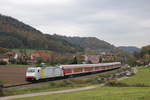 185 637 als RE nach Stuttgart Hbf am 20.10.17 in Schleißweiler.