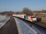 Die 185 665  mit einem KLV-Zug am 02.12.2017 unterwegs bei Pölling.