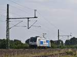 Railpool 185 681, vermietet an IGE (Internationale Gesellschaft für Eisenbahnverkehr), in Richtung Bremen (bei Diepholz, 03.09.18).