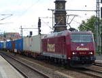 Emons 185 513-9 mit Containerwagen Richtung Dreden Neustadt, am 09.06.2020 in Dresden Mitte.