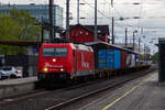185 587-3 mit ihrem kurzen Güterzug durch Dornbirn.