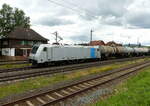 IGE 185 681-4 mit Kesselwagen Richtung Bebra, am 30.06.2021 in Mecklar.