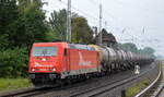 RHC mit  185 604-6  (NVR: 91 80 6 185 604-6 D-RHC ) und Kesselwagenzug (leer) Richtung Stendell am 20.08.21 Berlin Buch.
