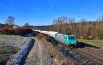 185 615 mit einem Güterzug am 22.12.2021 bei Seestetten.