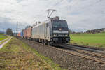 185 565-9 ist mit einem Containerzug am 22.03.2023 bei Kerzell in Richtung Norden unterwegs.