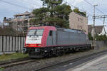 Lok 185 591-5 steht am 24.02.2023 auf einem Abstellgleis beim Bahnhof Rheinfelden.