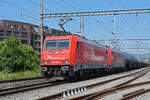 Doppeltraktion, mit dem Loks 185 588-1 und 185 584-0 durchfährt am 31.05.2023 den Bahnhof Rheinfelden.