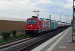Die Beiden Rheincargoloks sind hier in Neuss-Allerheiligen mit einem Kesselwagenzug am Abend des 3.10.2013 in Richtung Köln unterwegs.