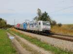 Die 185 540 und die 185 514 mit einem KLV-Zug am 13.10.2012 unterwegs bei Ostermünchen.