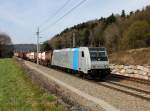 Die 185 671 mit einem KLV-Zug am 22.03.2014 unterwegs bei Wernstein.