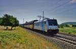 185 690-5 von RAILPOOL ist am 16.07.15 mit einen Altmann-Autozug bei Harrbach abgelichtet worden.