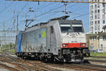 Lok 186 108-7 durchfährt den Bahnhof Pratteln. Die Aufnahme stammt vom 24.04.2017.