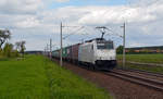 186 297 führte am 29.04.17 im Auftrag der Rurtalbahn einen Containerzug durch Rodleben Richtung Roßlau.