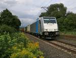 186 433-9 mit Containerzug in Fahrtrichtung Süden. Aufgenommen in Wehretal-Reichensachsen am 28.08.2015.