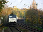 186 182-2 von Railpool und die Cobra 2823  und fahren durch Aachen-Schanz mit einem langen Kesselzug aus Antwerpen-BASF(B) nach Ludwigshafen-BASF(D) und kommen aus Richtung Aachen-West in Richtung Aachen-Hbf,Aachen-Rothe-Erde,Stolberg-Hbf(Rheinland)Eschweiler-Hbf,Langerwehe,Düren,Merzenich,Buir,Horrem,Kerpen-Köln-Ehrenfeld,Köln-West,Köln-Süd. Aufgenommen vom Bahnsteig von Aachen-Schanz. 
Bei schönem Herbstwetter am Morgen vom 3.11.2017.