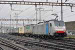 Lok 186 110-3 durchfährt den Bahnhof Pratteln. Die Aufnahme stammt vom 20.11.2017.