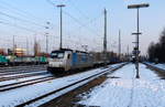 186 422-2 von der Rurtalbahn kommt aus Richtung Köln,Aachen-Hbf,Aachen-Schanz mit einem Güterzug aus Frankfurt-Höchstadt am Main(D) nach Genk-Goederen(B) und fährt in Aachen-West ein. 
Aufgenommen vom Bahnsteig 2 in Aachen-West. 
Bei Sonnenschein und Schnee am Kalten Nachmittag vom 7.2.2018.