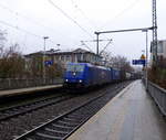 186 268-9 von Rhenus-Logistik kommt aus Richtung Aachen-West mit einem GTS-Containerzug aus Zeebrugge-Ramskapelle(B) nach Piacenza(I) und fährt durch Aachen-Schanz in Richtung Aachen-Hbf,Aachen-Rothe-Erde,Stolberg-Hbf(Rheinland)Eschweiler-Hbf,Langerwehe,Düren,Merzenich,Buir,Horrem,Kerpen-Köln-Ehrenfeld,Köln-West,Köln-Süd. 
Aufgenommen vom Bahnsteig von Aachen-Schanz. 
Bei Regenwetter am Morgen vom 13.3.2018.