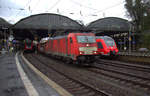 186 328-1 DB-Schenker kommt aus Richtung Köln mit einem Schrottzug aus Köln-Kalk(D) nach Genk-Goederen(B) und fährt durch den Aachener-Hbf in Richtung Aachen-Schanz,Aachen-West.
Aufgenommen vom Bahnsteig 2 vom Aachen-Hbf. 
Bei Regenwetter am Nachmittag vom 27.3.2018.