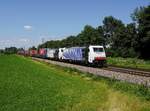 Die 186 440 und die 186 443 mit einem KLV-Zug am 16.06.2018 unterwegs bei Raubling.