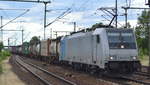 RTB Cargo mit der Rpool  E 186 275-4  [NVR-Number: 91 80 6186 275-4 D-Rpool] und Containerzug am 27.06.18 Bf.