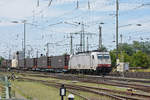 Lok 186 908-6 durchfährt den Badischen Bahnhof.