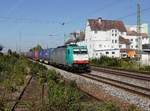 Die E 186 207 mit einem KLV-Zug am 16.09.2018 bei der Durchfahrt in Sünching.